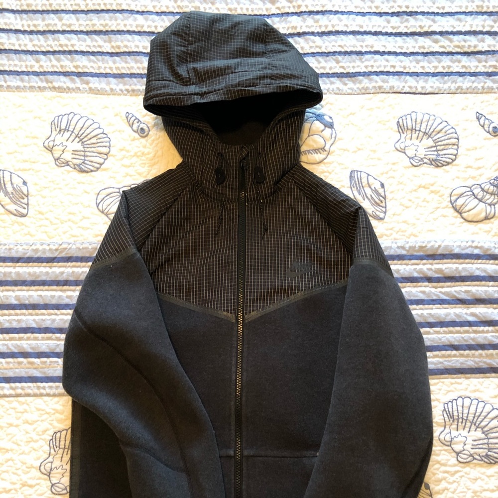 NIKE TECH RAIN JACKET REFLECTIVE